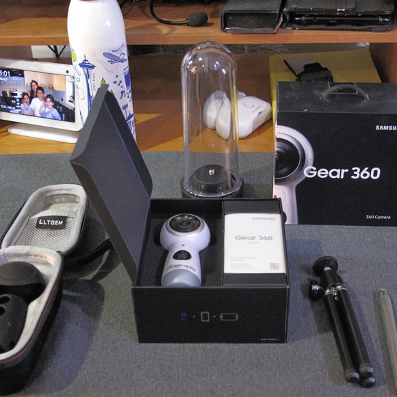 Samsung Gear 360 (2017 Edition) Real 360° 4K VR Camera - Picture 11 of 15